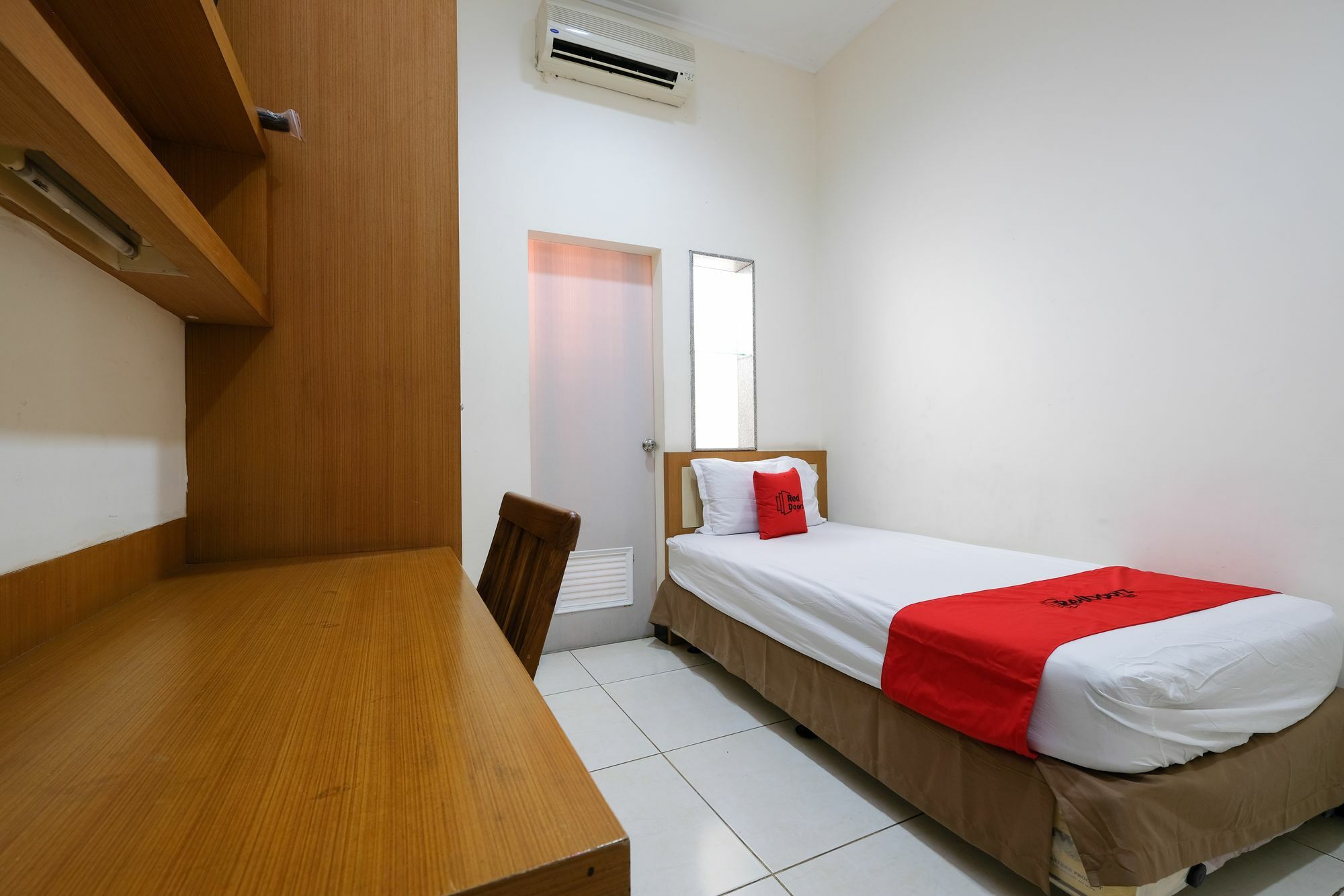 Reddoorz Plus Near Simpang Lima Semarang Exterior foto